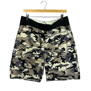 Pelagic Fish Camo Board Shorts Mens Size 32 High Performance Offshore Gear